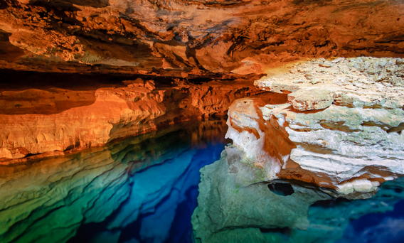Cueva con agua Geobiología